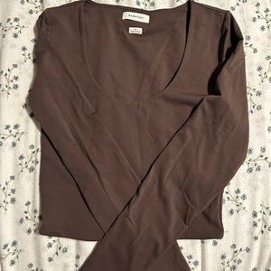 Aritzia Babaton Contour Scoopneck Long Sleeve in Rich Mocha Brown Size M